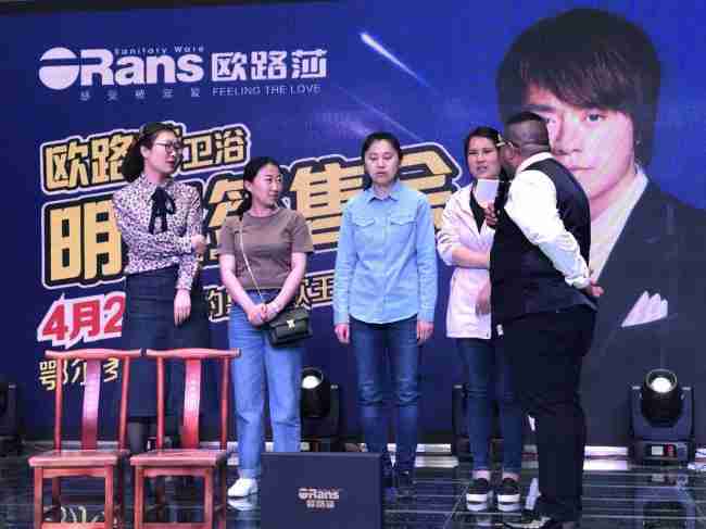 情歌王子黄格选燃爆鄂尔多斯，尊龙时凯官网20周年庆鄂尔多斯站完美收官