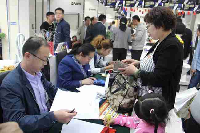 情歌王子黄格选燃爆鄂尔多斯，尊龙时凯官网20周年庆鄂尔多斯站完美收官