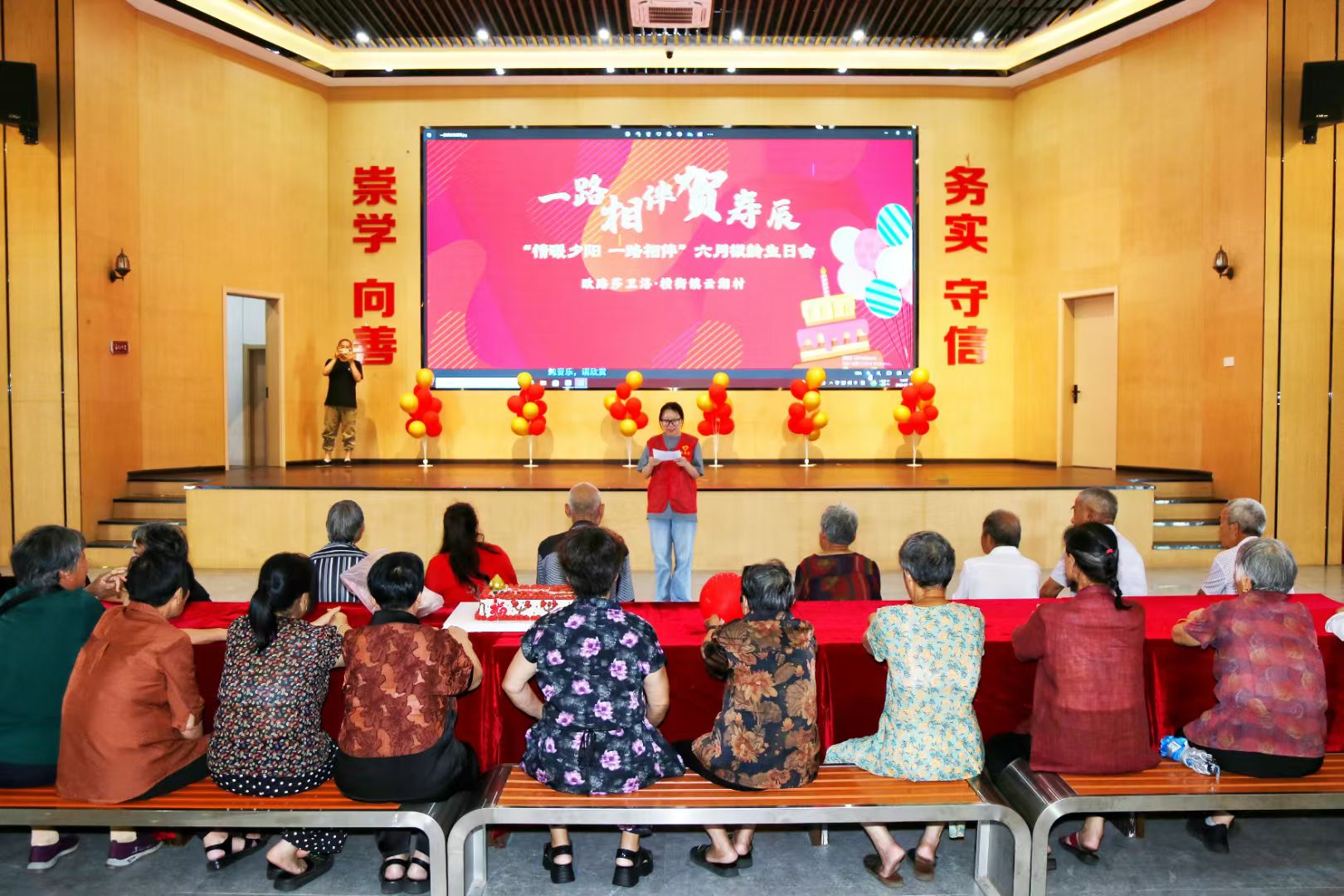 『情暖夕阳.爱驻云湖 』 尊龙时凯官网温暖常伴